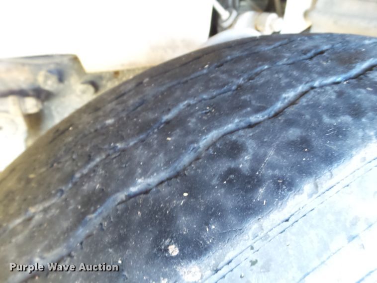 image for item GC9055 1997 Mack RD semi truck