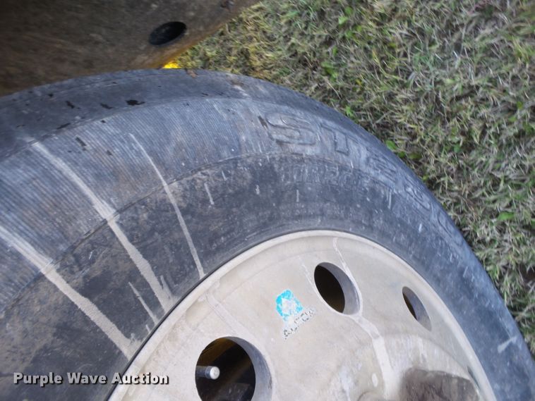 image for item GC9055 1997 Mack RD semi truck