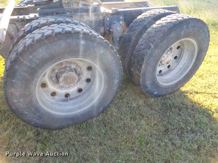 image for item GC9055 1997 Mack RD semi truck