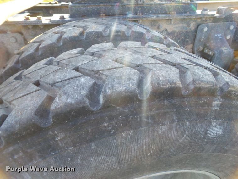 image for item GC9055 1997 Mack RD semi truck