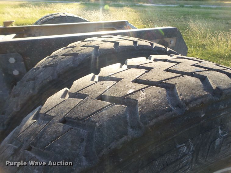 image for item GC9055 1997 Mack RD semi truck