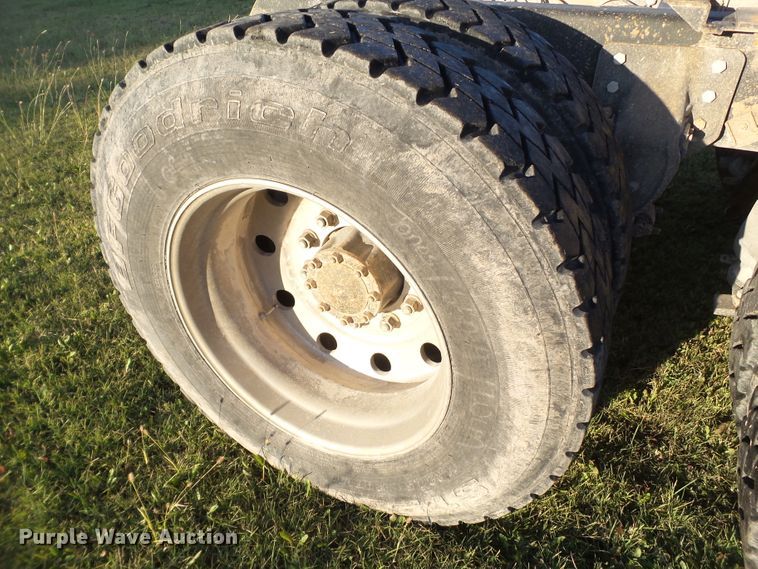 image for item GC9055 1997 Mack RD semi truck