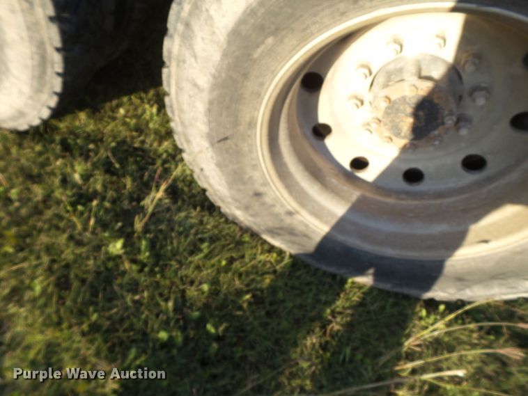 image for item GC9055 1997 Mack RD semi truck