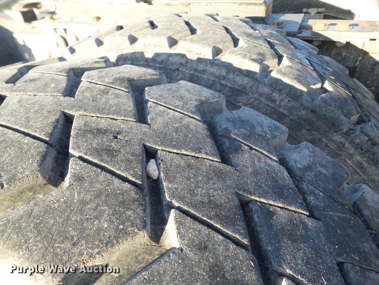 image for item GC9055 1997 Mack RD semi truck