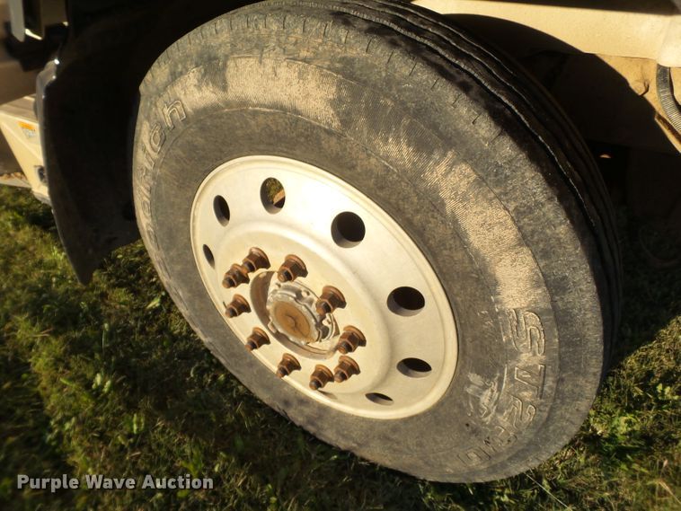 image for item GC9055 1997 Mack RD semi truck