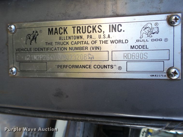 image for item GC9055 1997 Mack RD semi truck