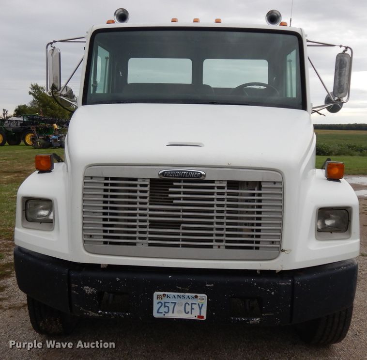 image for item GI9351 1999 Freightliner FL70 semi truck