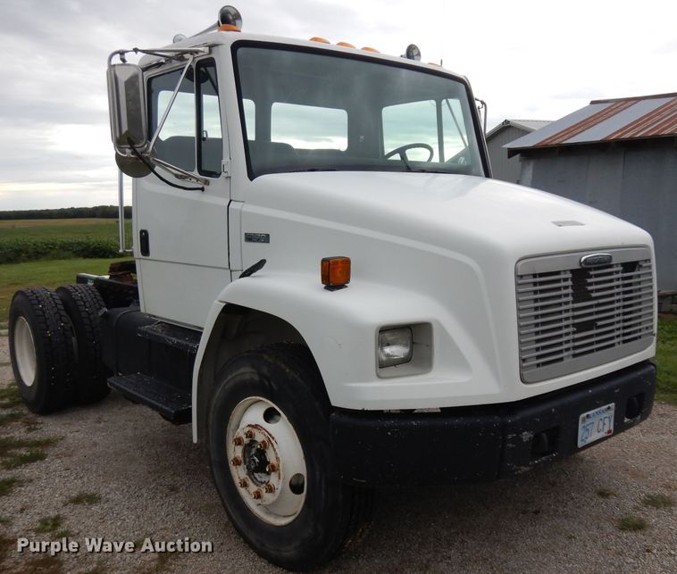 image for item GI9351 1999 Freightliner FL70 semi truck