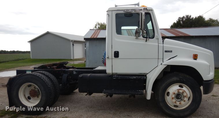 image for item GI9351 1999 Freightliner FL70 semi truck