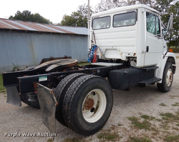 image for item GI9351 1999 Freightliner FL70 semi truck
