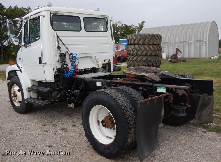 image for item GI9351 1999 Freightliner FL70 semi truck