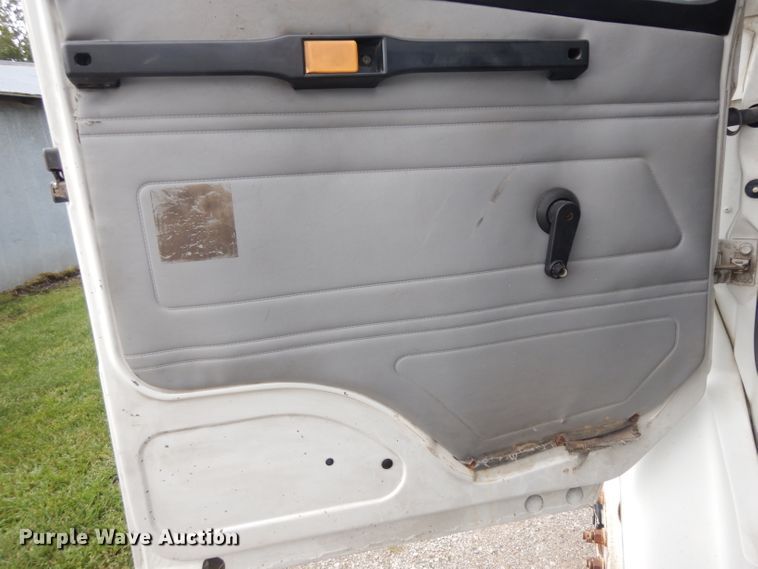 image for item GI9351 1999 Freightliner FL70 semi truck