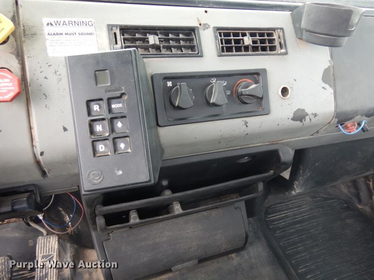 image for item GI9351 1999 Freightliner FL70 semi truck