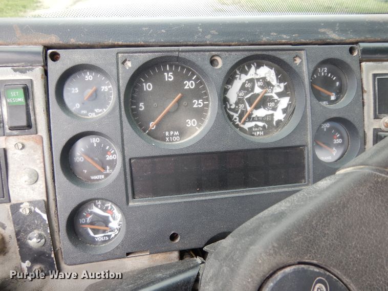 image for item GI9351 1999 Freightliner FL70 semi truck