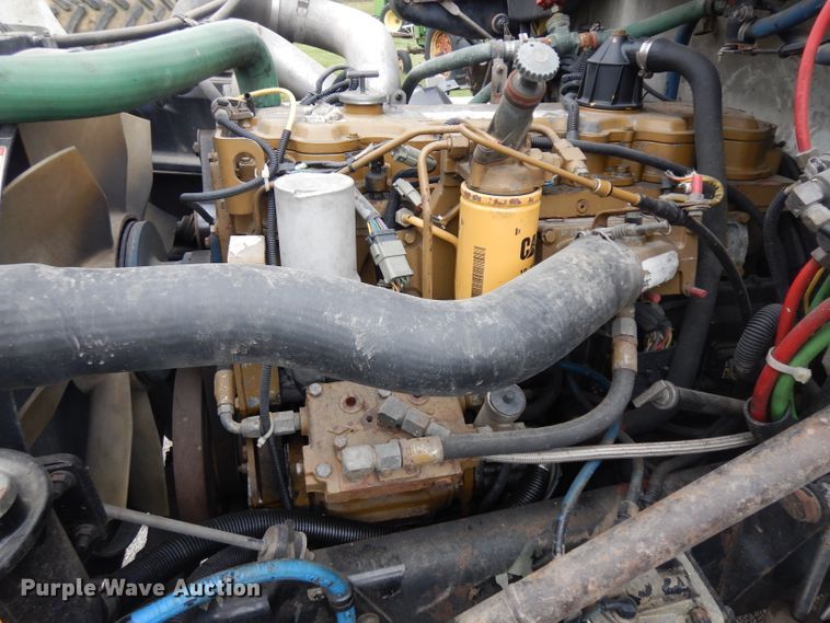 image for item GI9351 1999 Freightliner FL70 semi truck