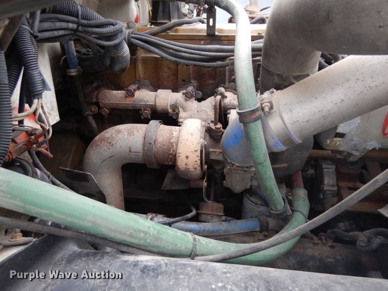 image for item GI9351 1999 Freightliner FL70 semi truck