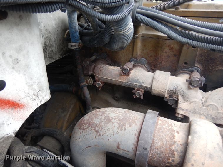 image for item GI9351 1999 Freightliner FL70 semi truck