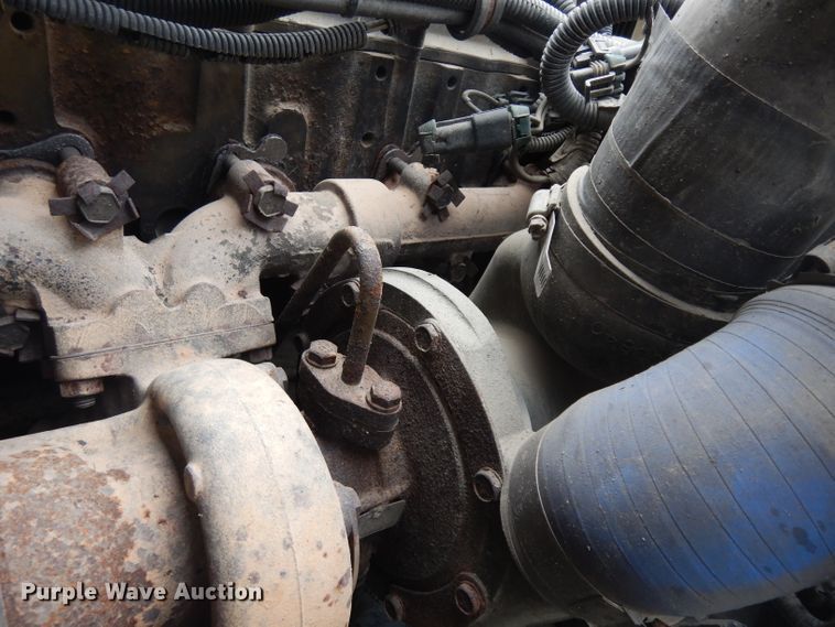 image for item GI9351 1999 Freightliner FL70 semi truck