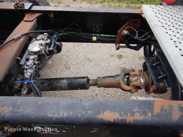 image for item GI9351 1999 Freightliner FL70 semi truck