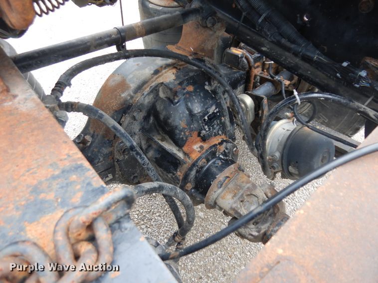 image for item GI9351 1999 Freightliner FL70 semi truck