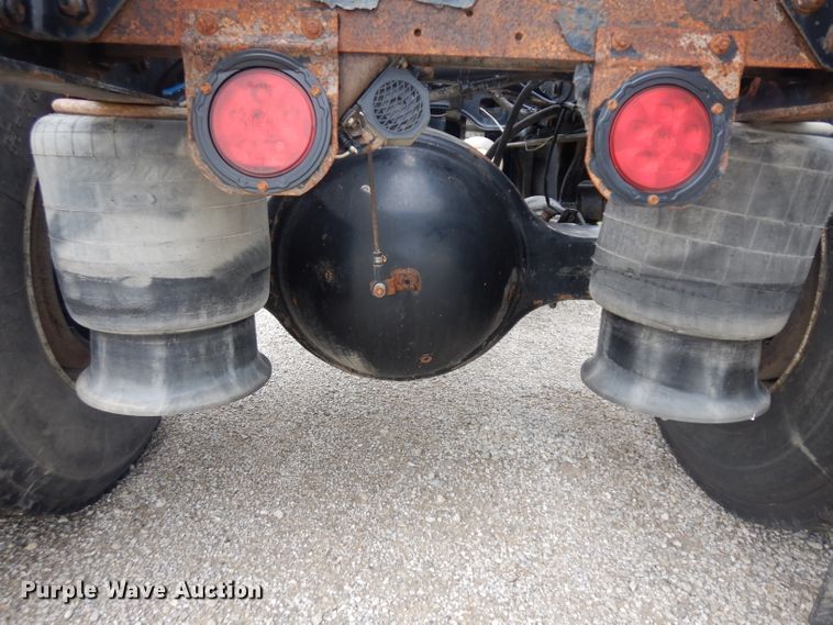 image for item GI9351 1999 Freightliner FL70 semi truck