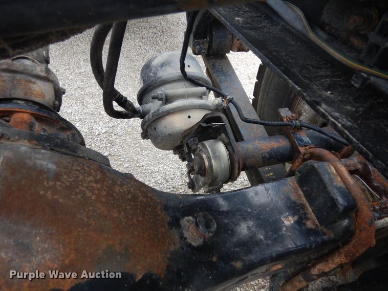 image for item GI9351 1999 Freightliner FL70 semi truck