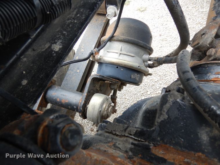 image for item GI9351 1999 Freightliner FL70 semi truck