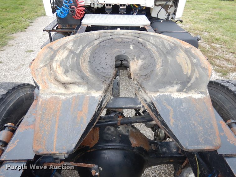 image for item GI9351 1999 Freightliner FL70 semi truck