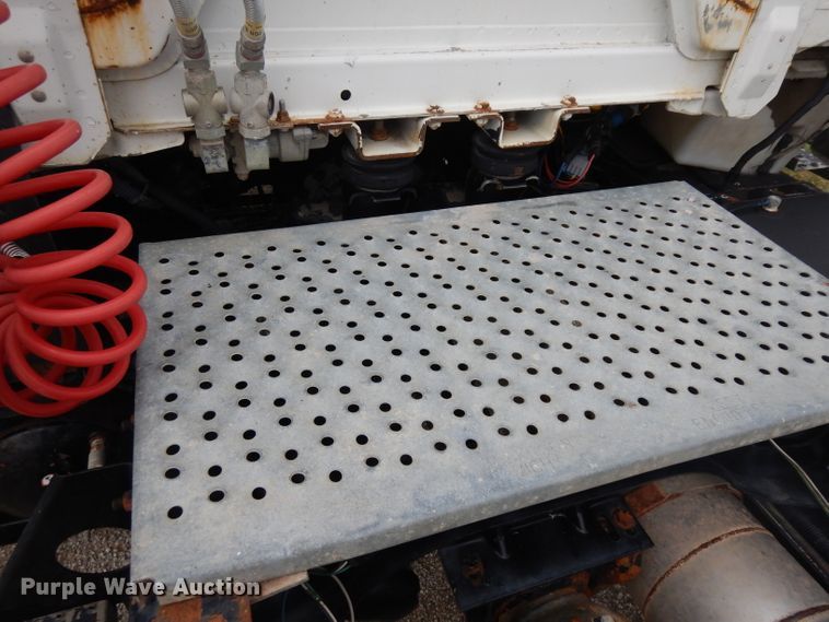 image for item GI9351 1999 Freightliner FL70 semi truck