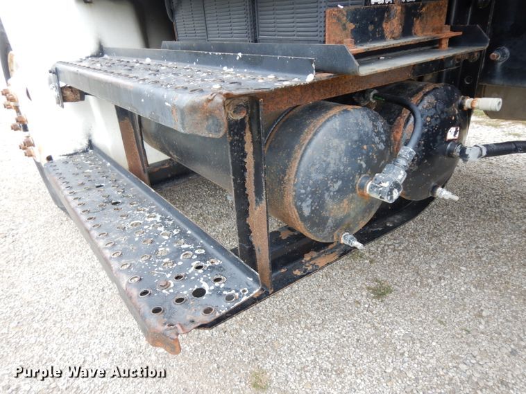 image for item GI9351 1999 Freightliner FL70 semi truck