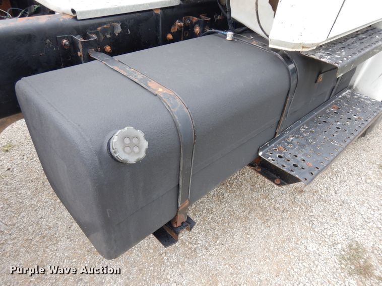 image for item GI9351 1999 Freightliner FL70 semi truck