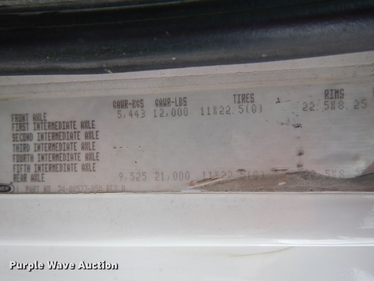 image for item GI9351 1999 Freightliner FL70 semi truck