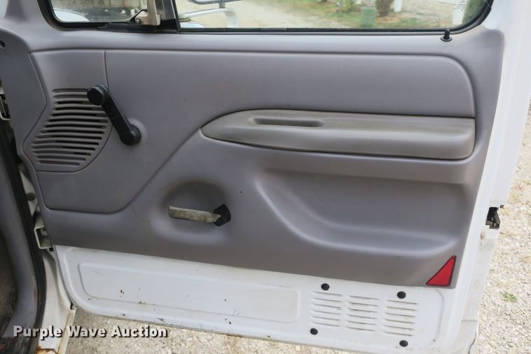 image for item DB10173 1996 Ford F150 pickup truck