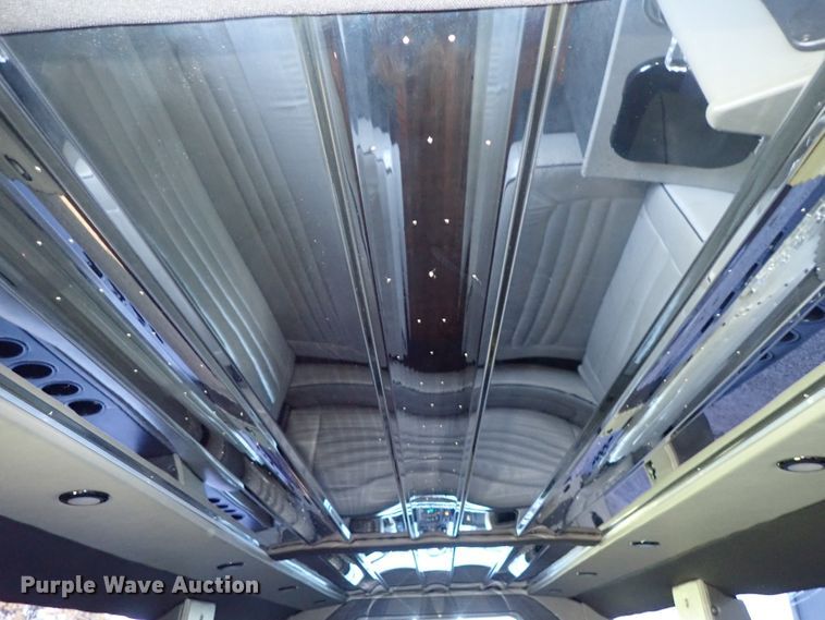 image for item DB7670 2006 Hummer H2 limousine