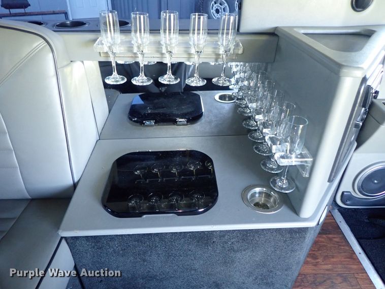 image for item DB7670 2006 Hummer H2 limousine