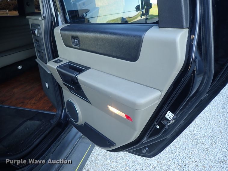 image for item DB7670 2006 Hummer H2 limousine