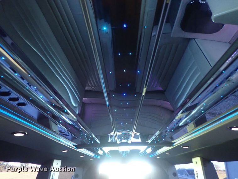 image for item DB7670 2006 Hummer H2 limousine