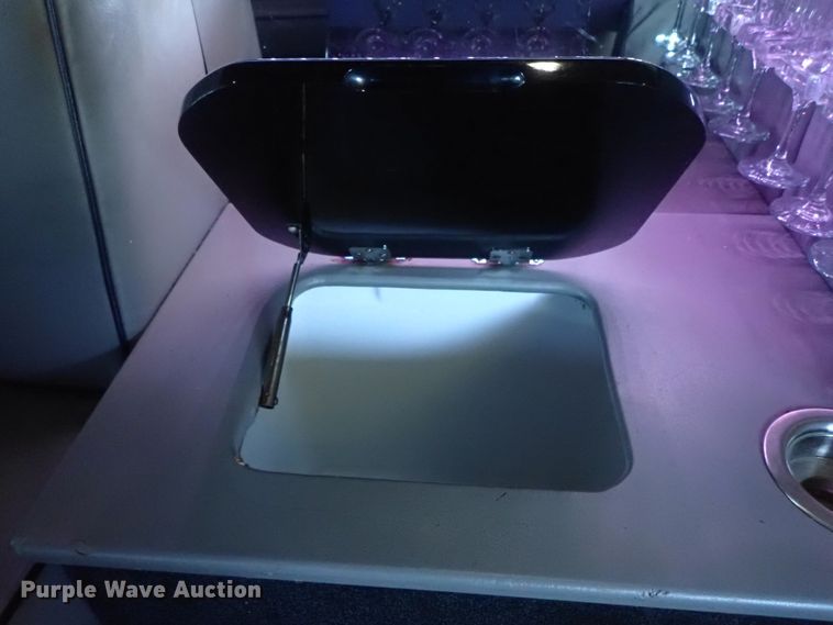 image for item DB7670 2006 Hummer H2 limousine