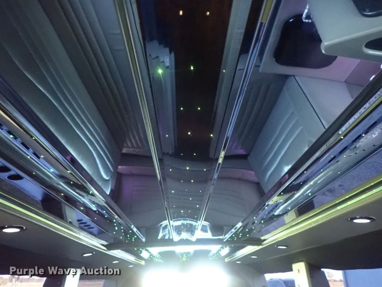 image for item DB7670 2006 Hummer H2 limousine