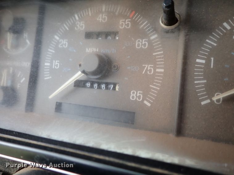 image for item DB7707 1990 Ford F250 flatbed pickup truck