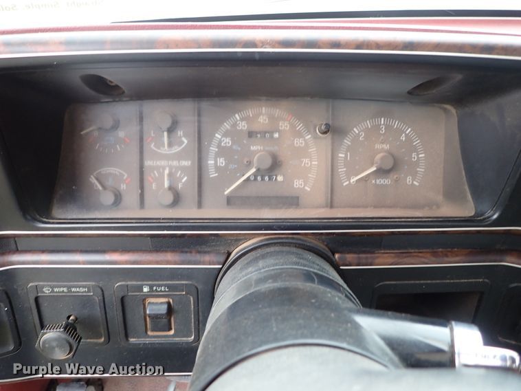 image for item DB7707 1990 Ford F250 flatbed pickup truck