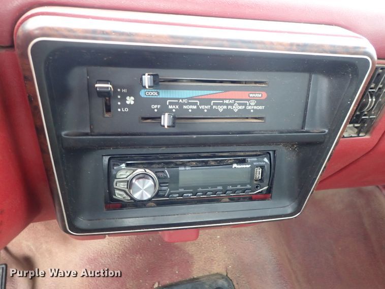 image for item DB7707 1990 Ford F250 flatbed pickup truck