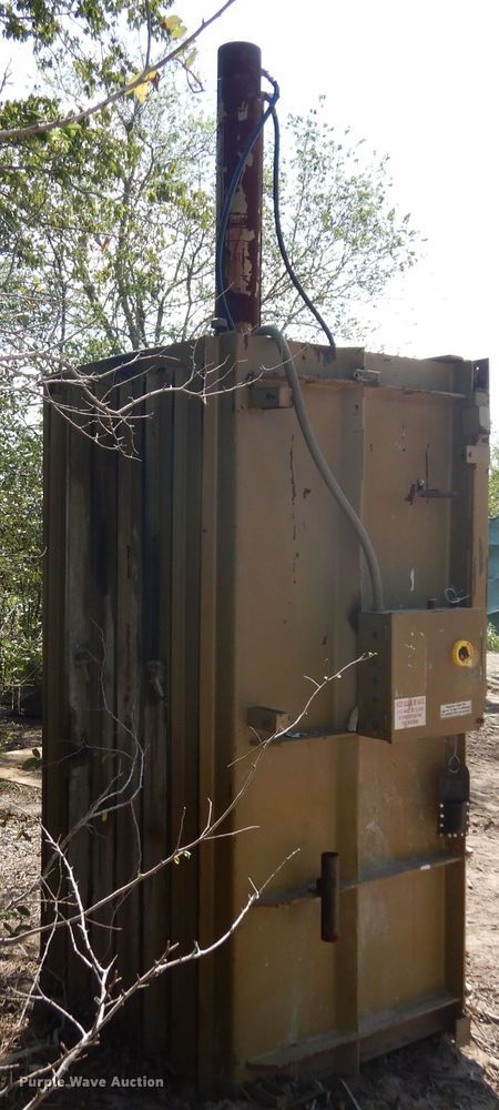 image for item DD3029 Piqua Series 40 cardboard baler