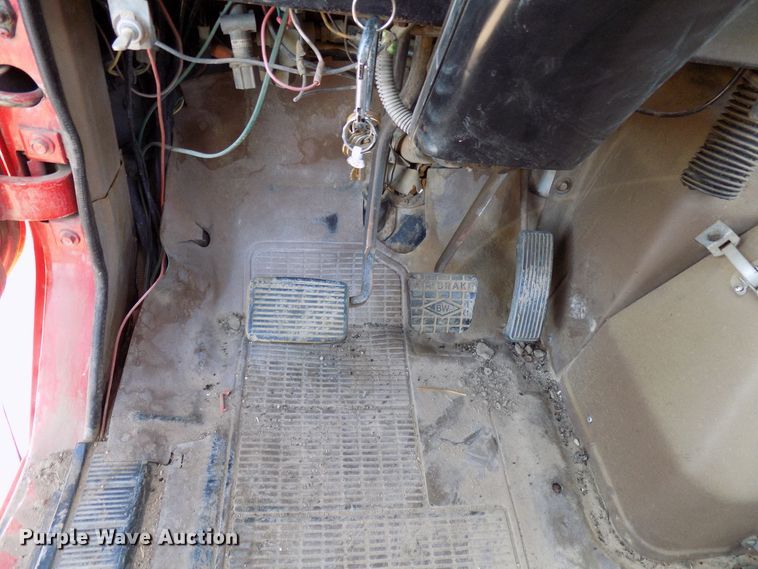 image for item DD6046 1988 International 1954 truck cab and chassis