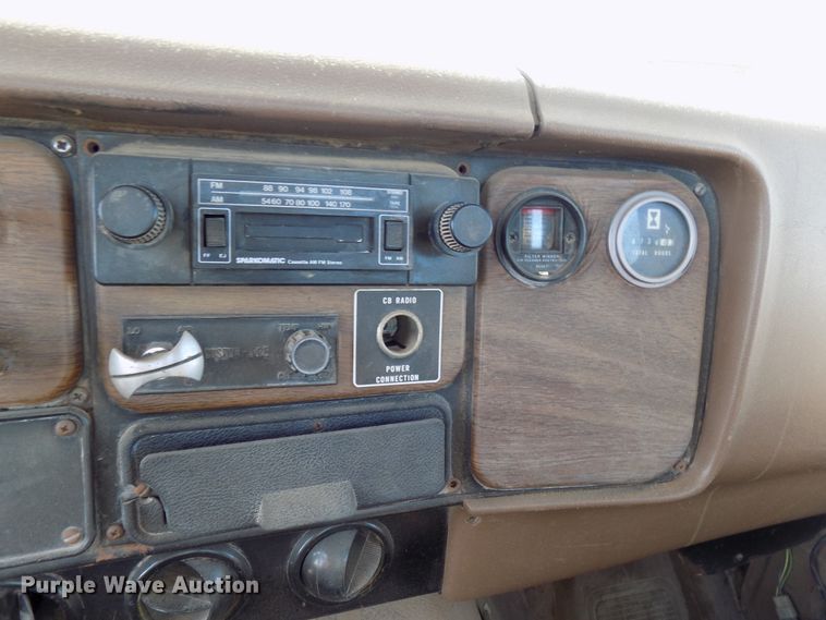 image for item DD6046 1988 International 1954 truck cab and chassis