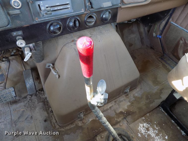 image for item DD6046 1988 International 1954 truck cab and chassis