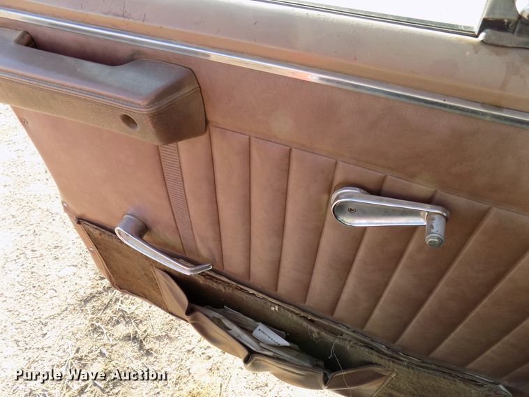 image for item DD6046 1988 International 1954 truck cab and chassis