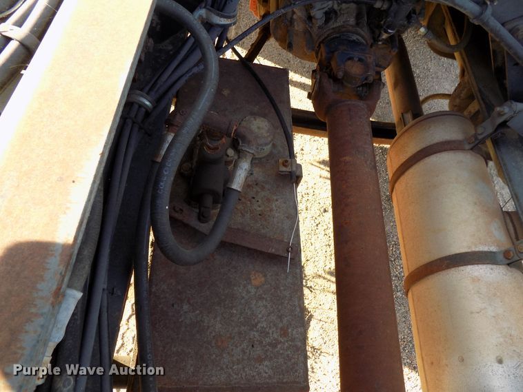 image for item DD6046 1988 International 1954 truck cab and chassis