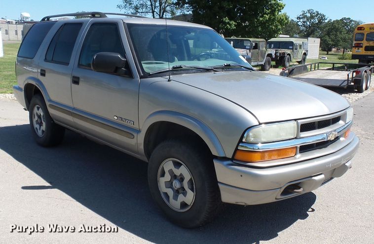 image for item DE7963 2004 Chevrolet Blazer SUV