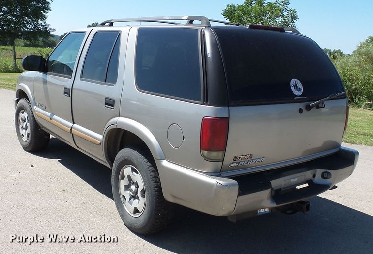 image for item DE7963 2004 Chevrolet Blazer SUV